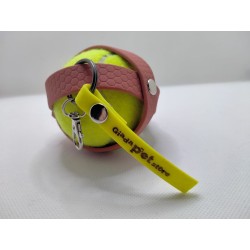 Portapallina marrone con etichetta gialla fluo con pallina da tennis al suo interno