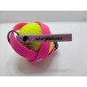 Portapallina rosa fluo con etichetta lilla con pallina da tennis al suo interno